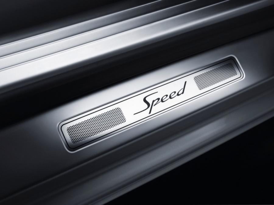 Детали интерьера Bentley Continental GTC Speed 2009 года  (фото 9 из 44)